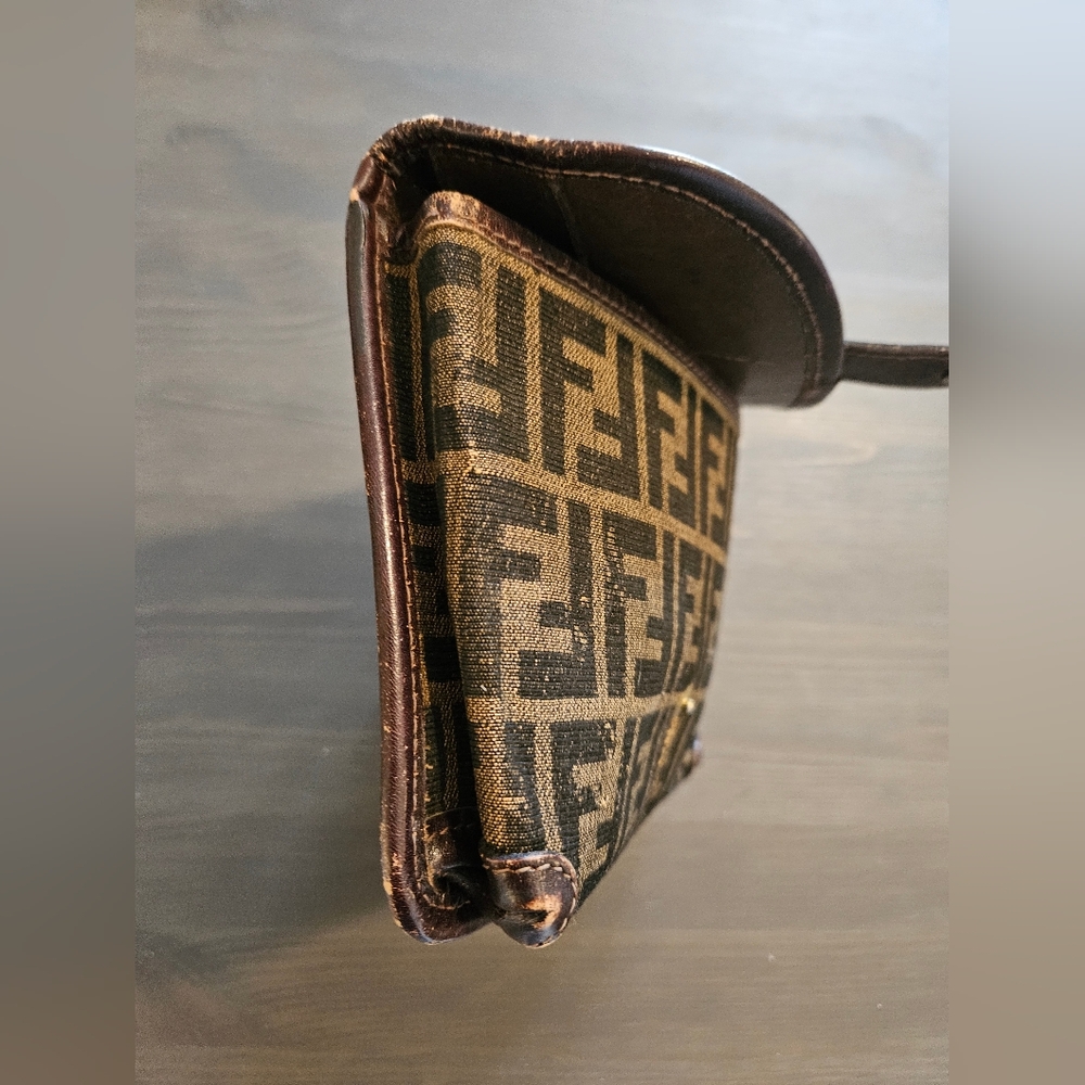 🫟 FENDI - Black/Tan Canvas Clutch with Iconic 'FF' Pattern - Picture 6 of 10